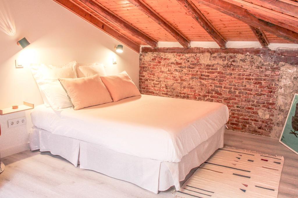 Foodie Attic Apartment