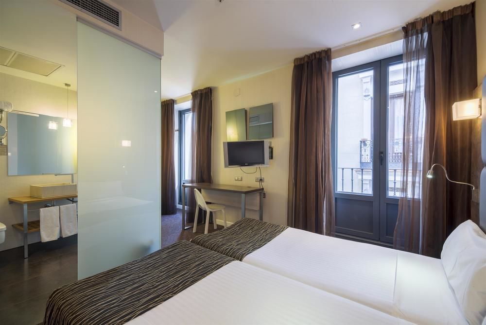 Hotel Petit Palace Del Peine 4*