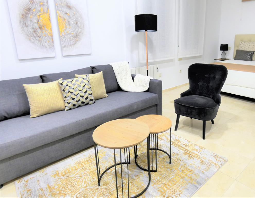 L&h Plaza Espana Apartment