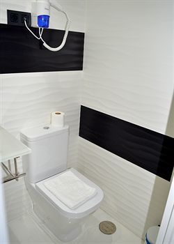 Hostel Gran Via 44 *