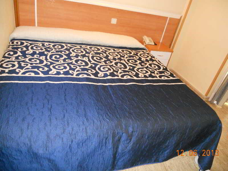 Hotel Barajas Plaza 3*