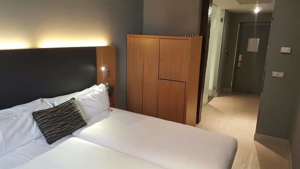 Petit Palace Tres Cruces 3* Madri