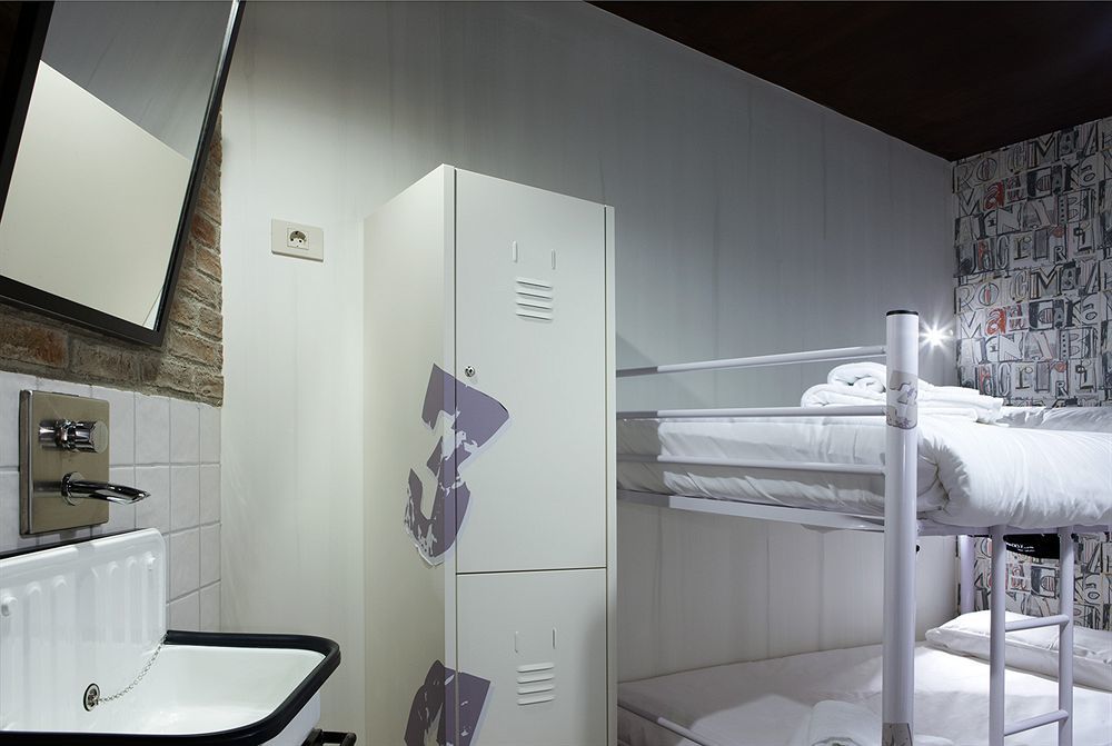 Room00 Ventura * Madri