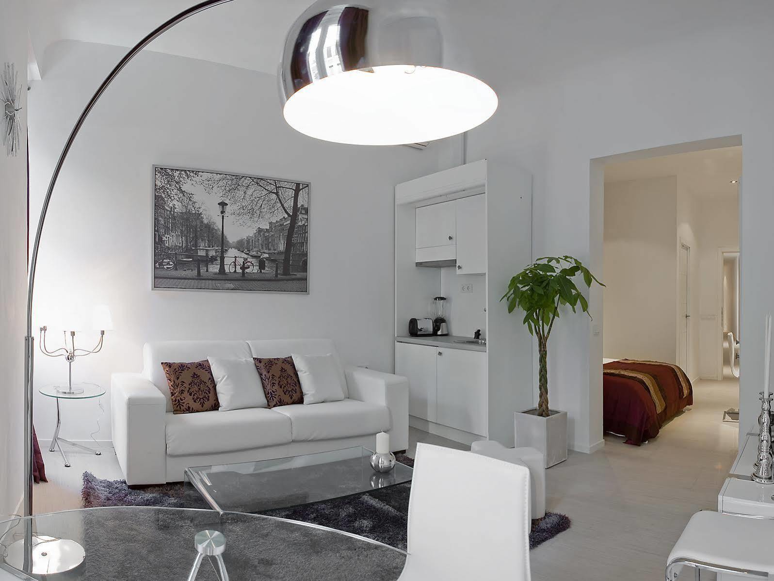 Sixrooms Plaza Mayor Guest house