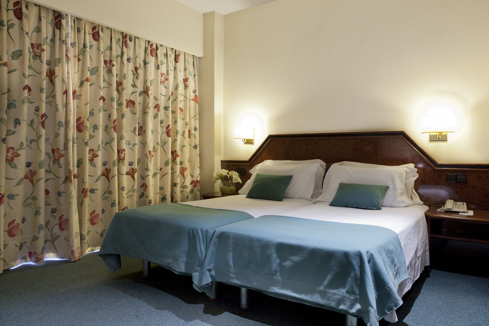 Hotel Praga 4*