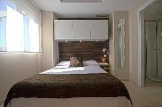Apartment Centre *