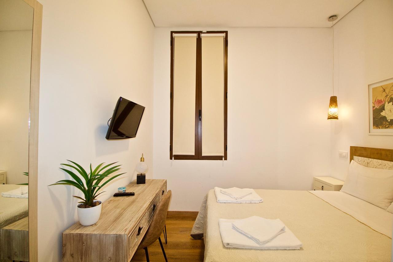 The Bridge Huertas Guest house