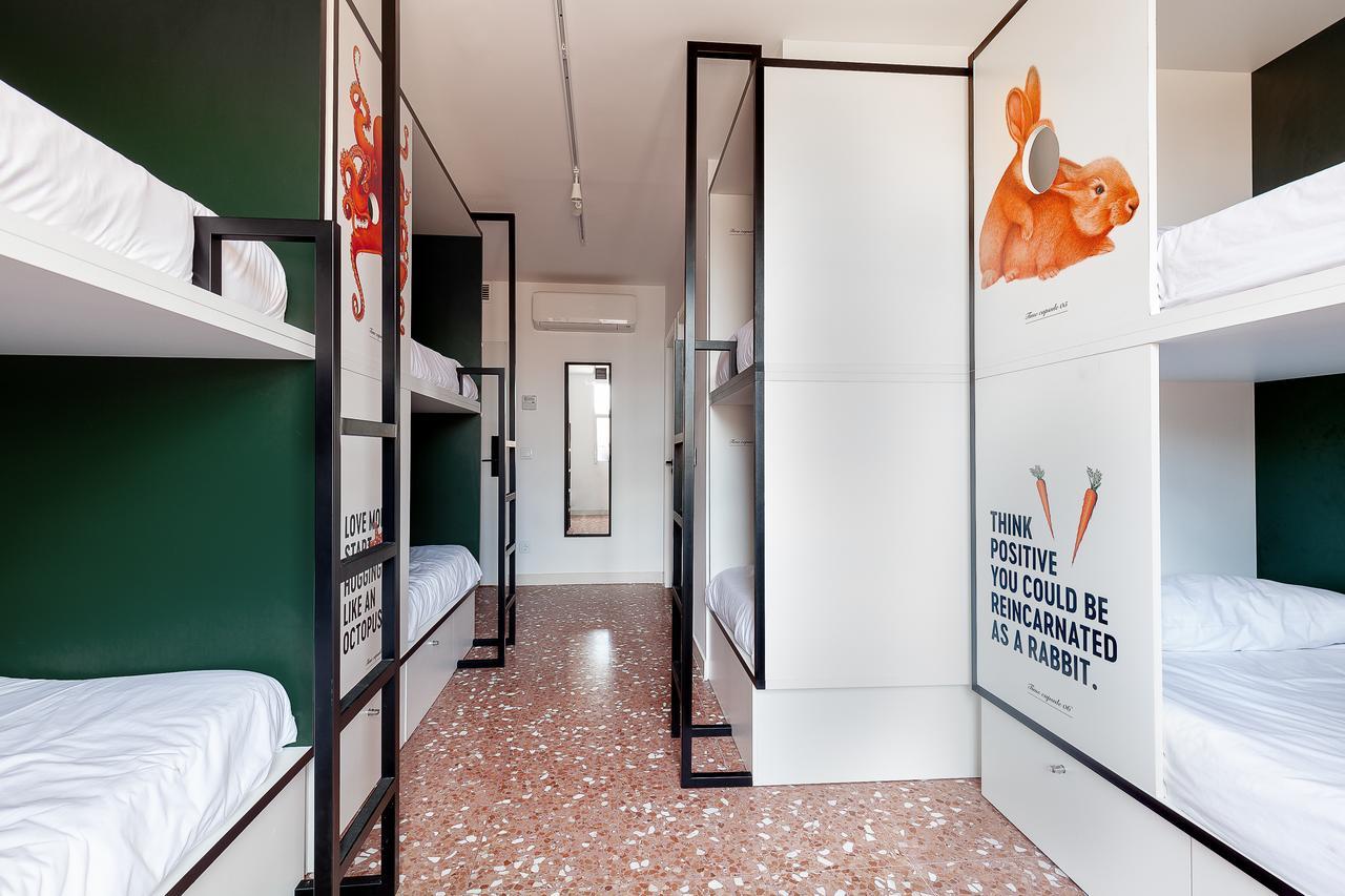 2060 The Newton Hostel Madrid