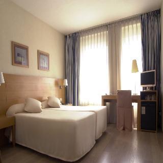 Infanta Mercedes Hotel 2*