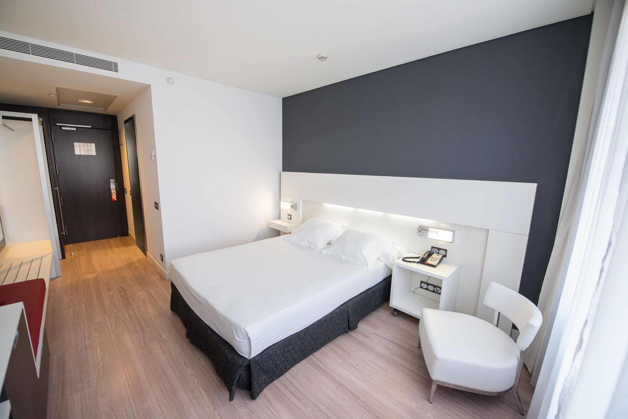 Hotel Axor Feria 4*