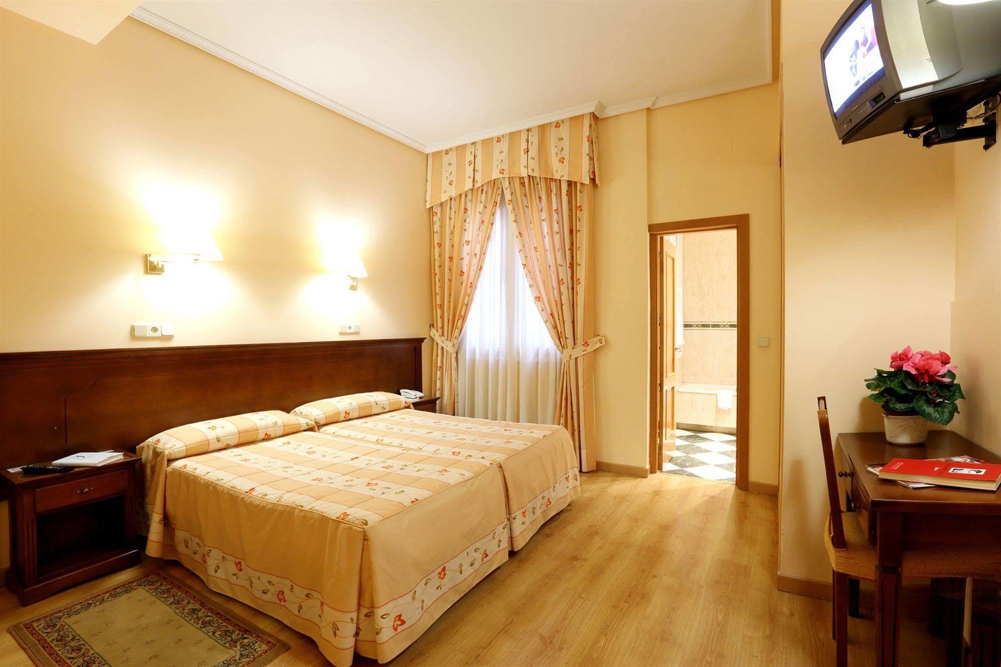Hotel Sil & Serranos 2*