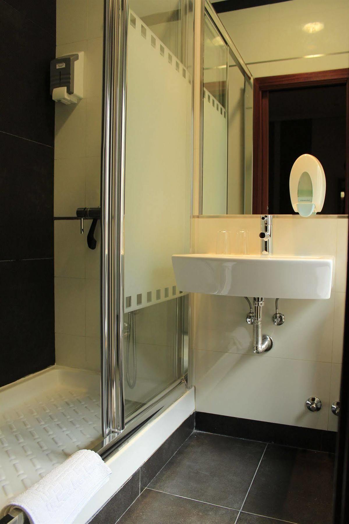 Atocha Almudena Martin Guest house 2*