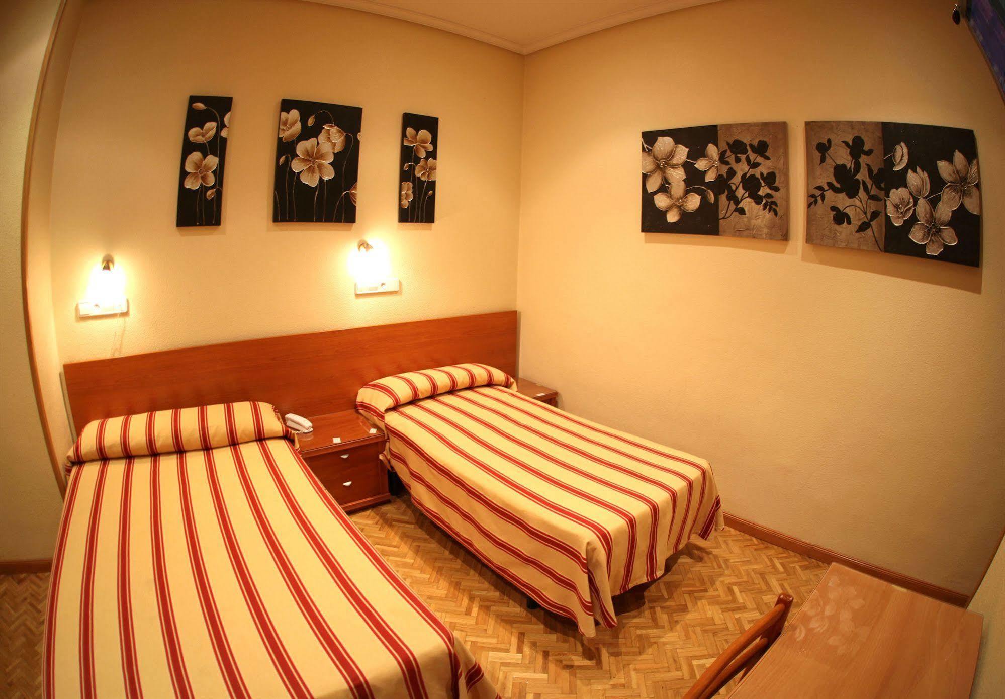 Guest house Atocha Almudena Martin 2*