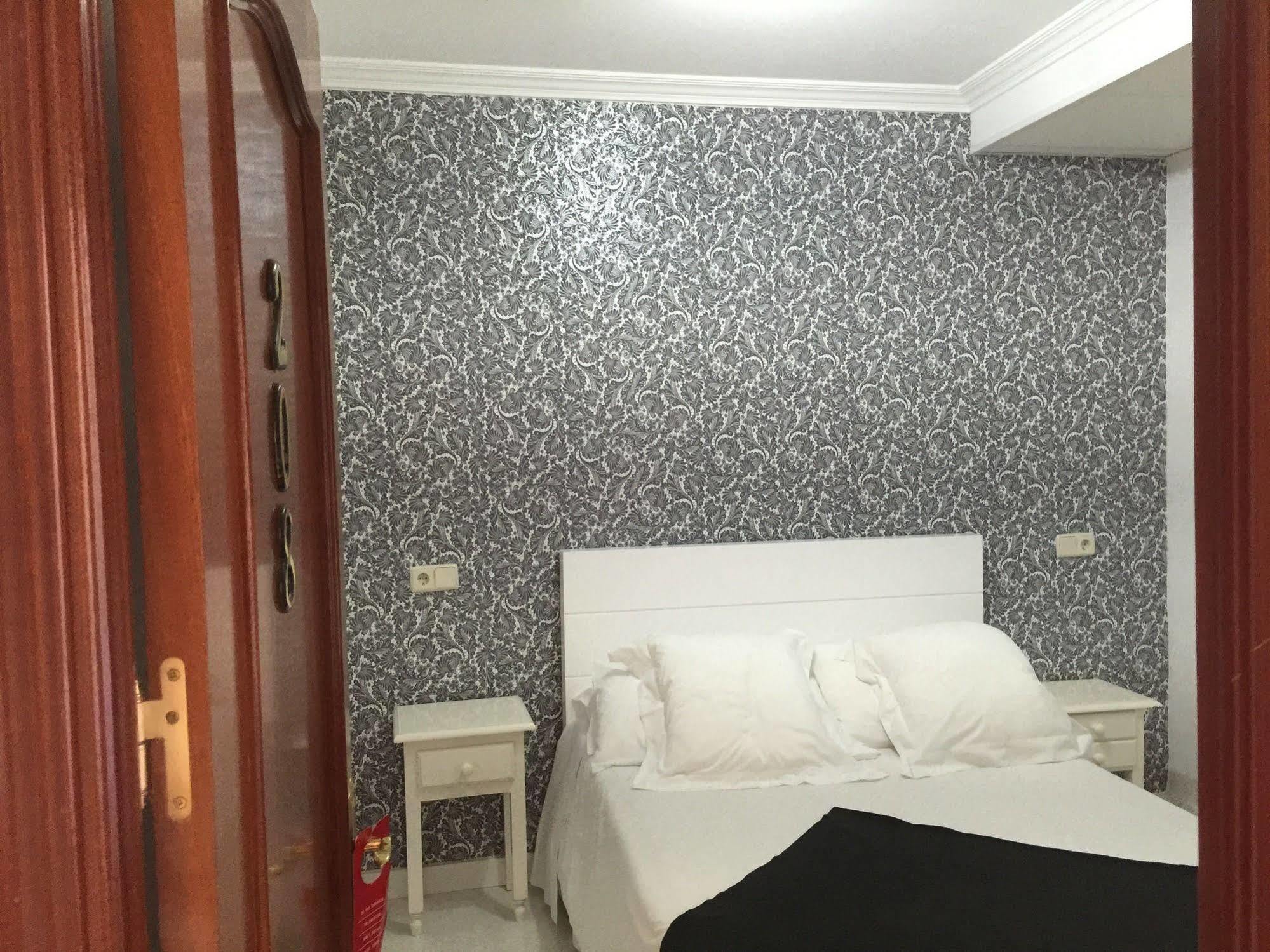 Hostal La Estrella 2*