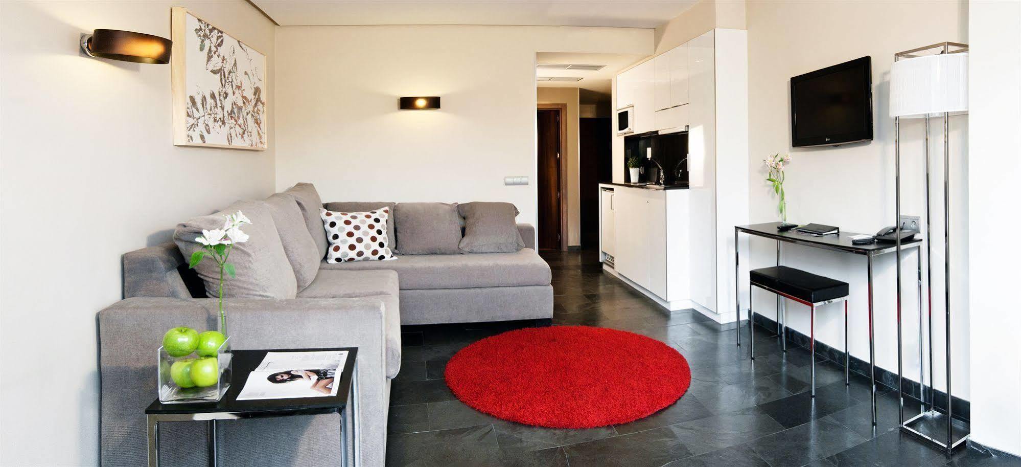 Apartosuites Jardines De Sabatini 3* Madri