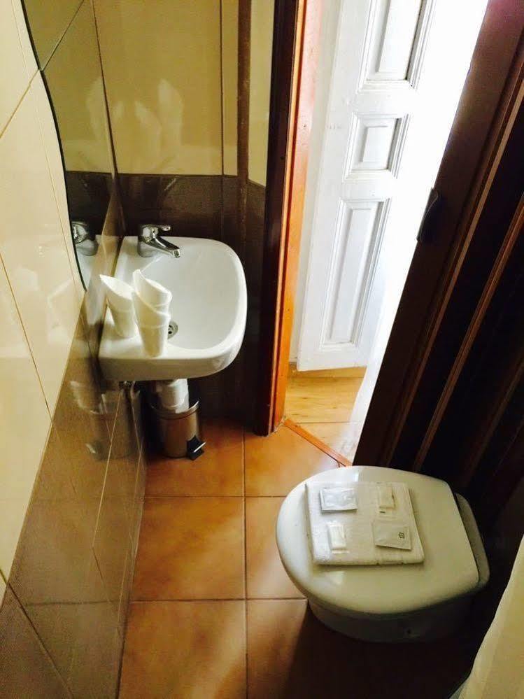 Hostal A Nuestra Senora De La Paloma Madrid