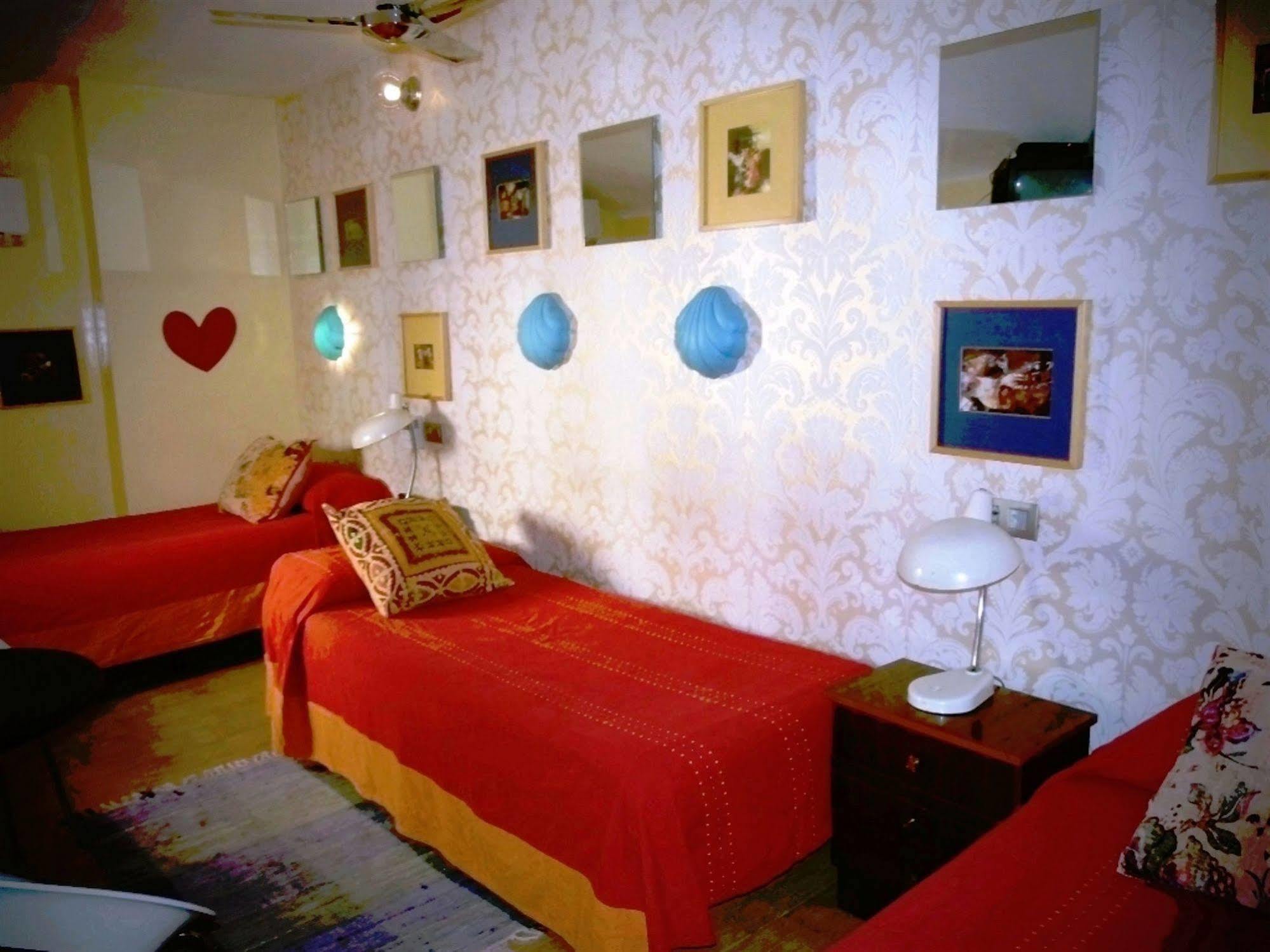 Casa de hóspedes Casa De Huespedes Dolce 2*
