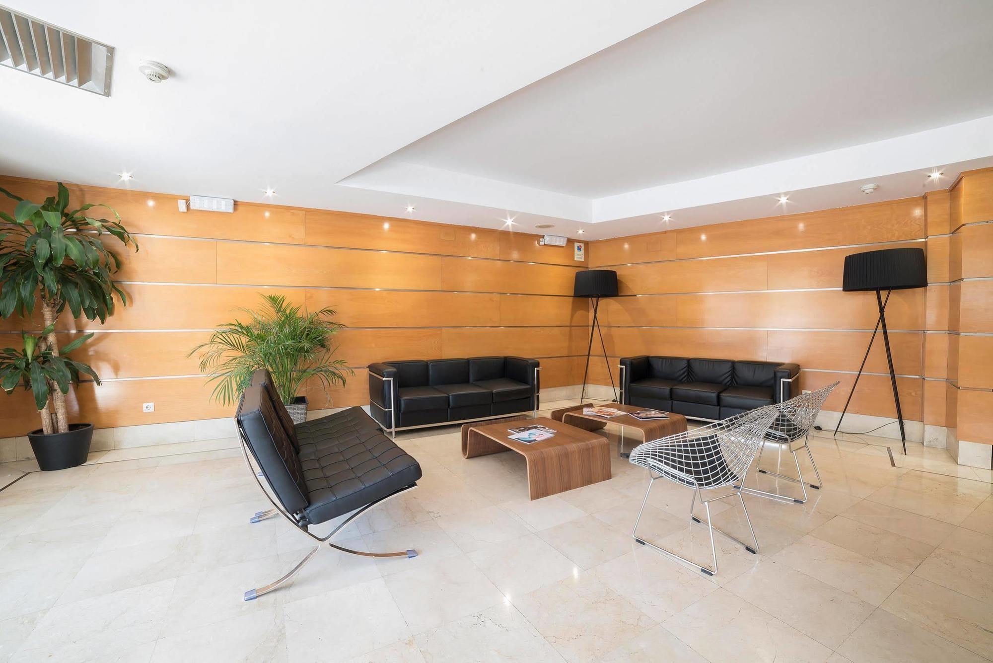 Hotel Infanta Mercedes 2*