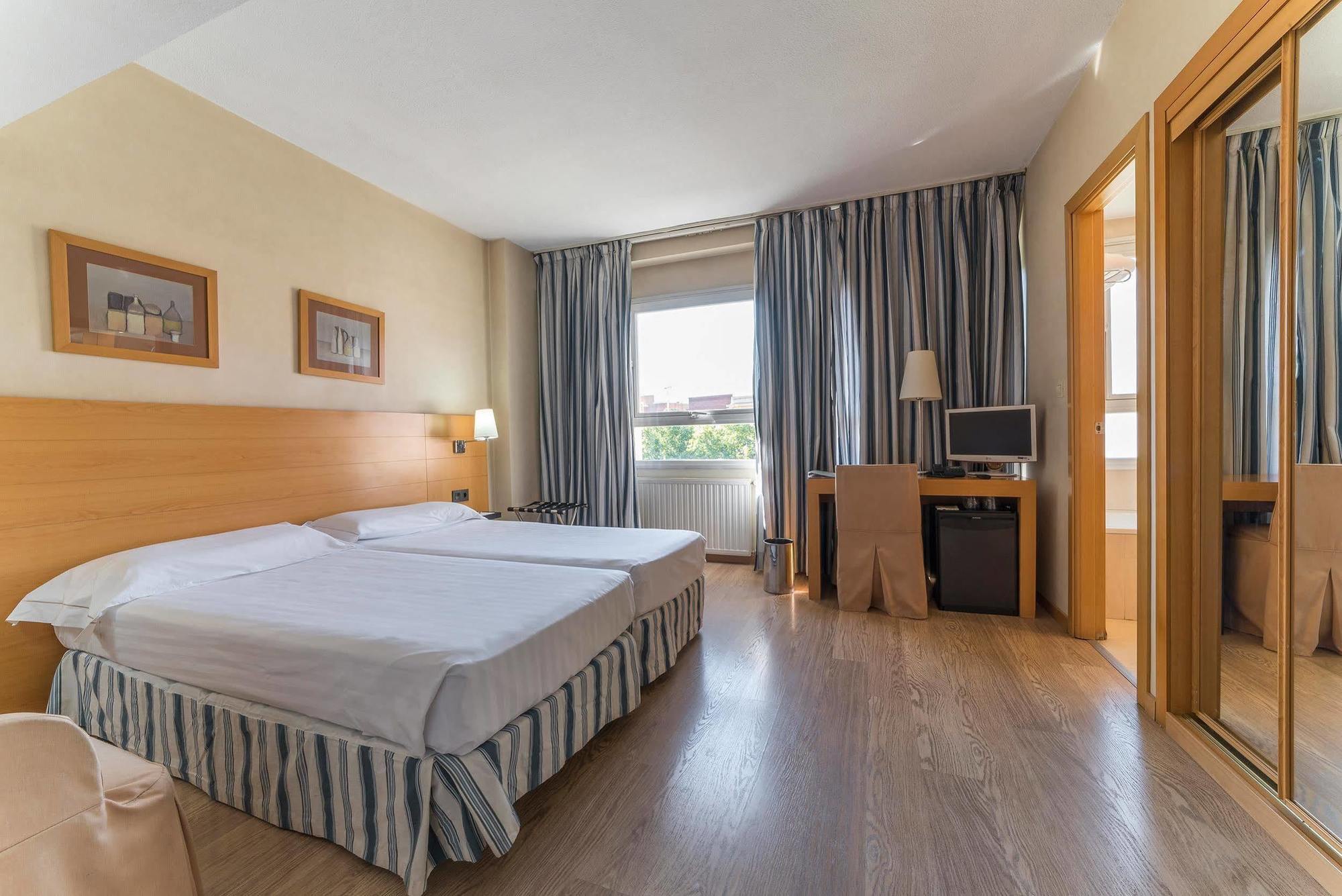 Infanta Mercedes Hotel 2*
