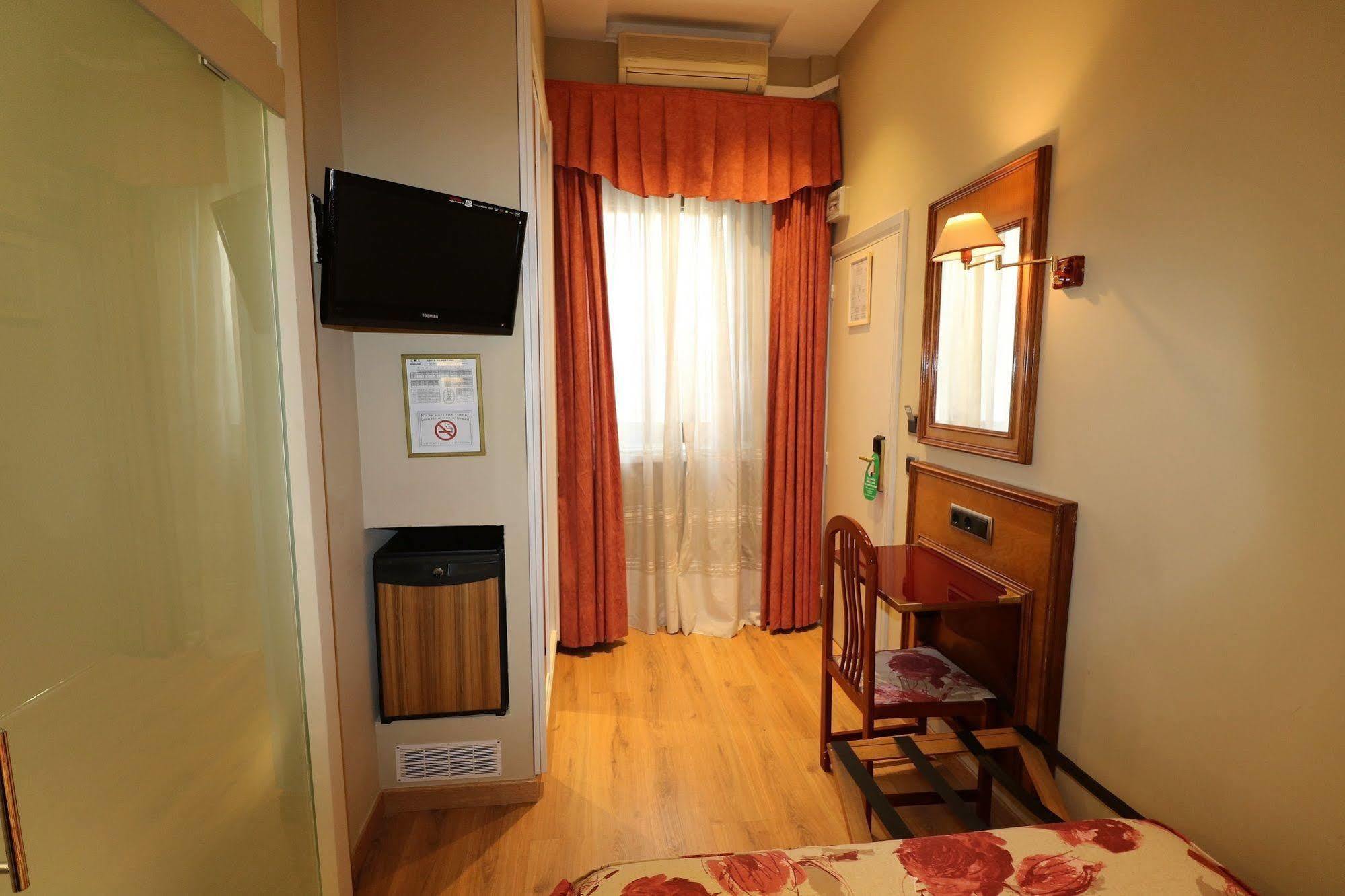 Hispano - Argentino Gran Via Guest house 3*