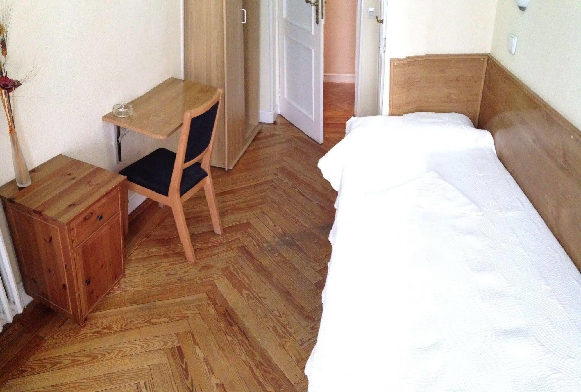 Aresol Guest house Madrid