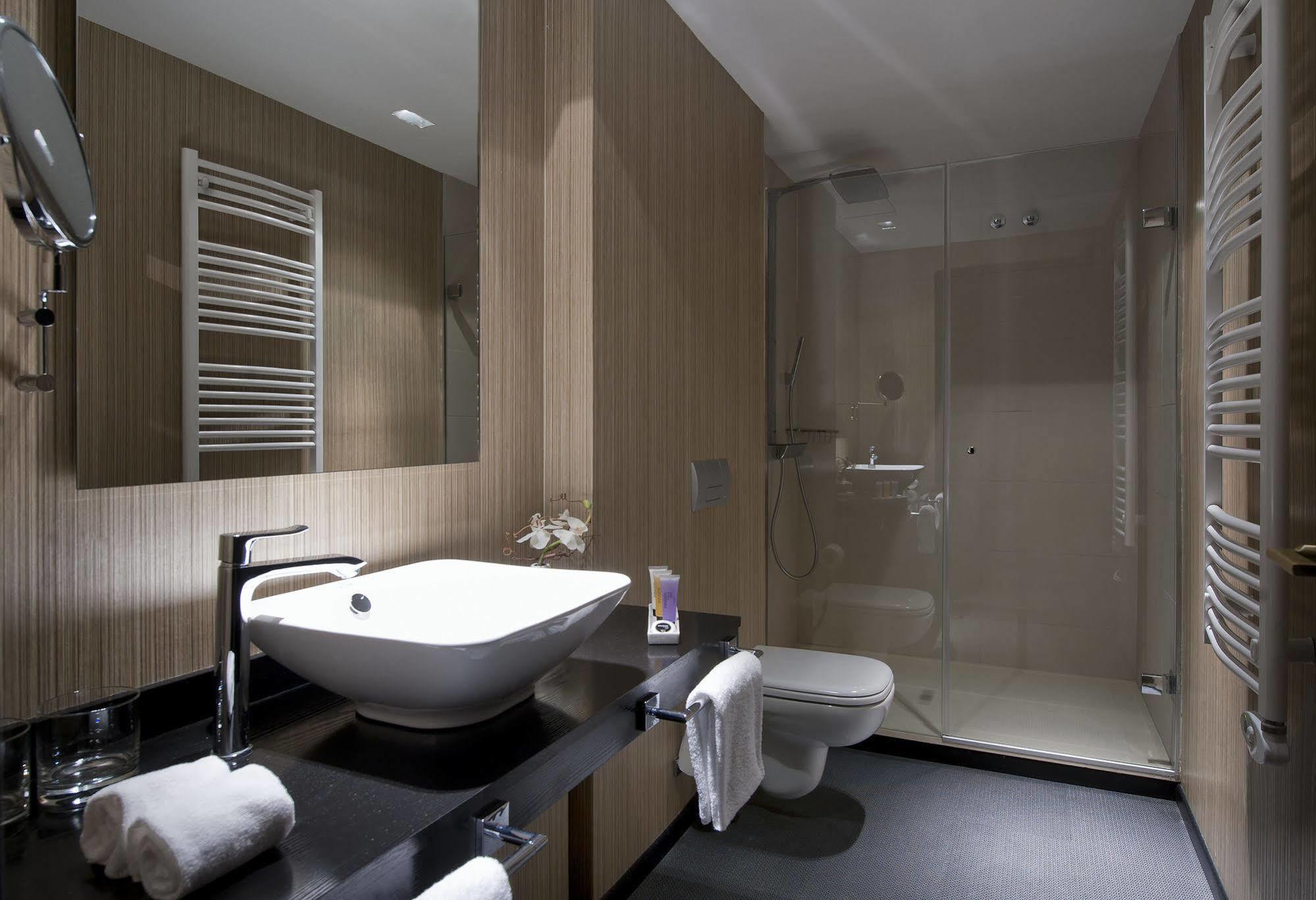 One Shot Luchana Hotel