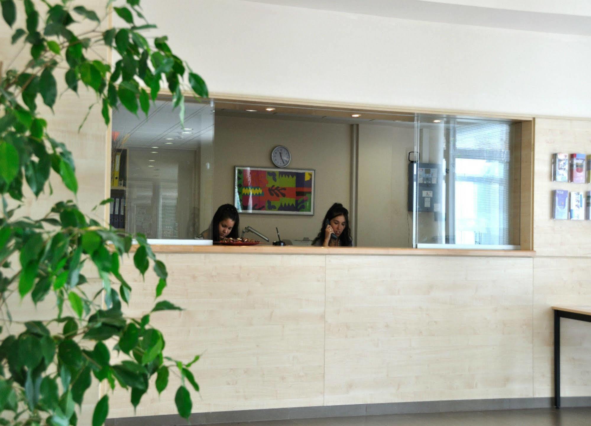 Residencia Universitaria Resa Erasmo Apartment *