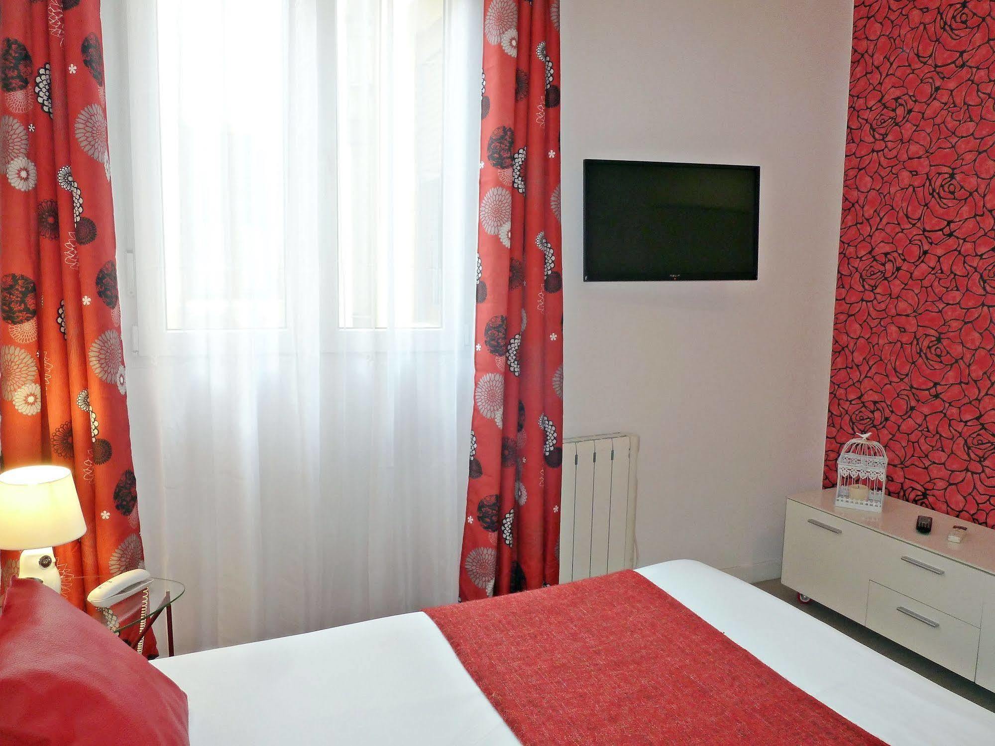 Sixrooms Plaza Mayor 4*