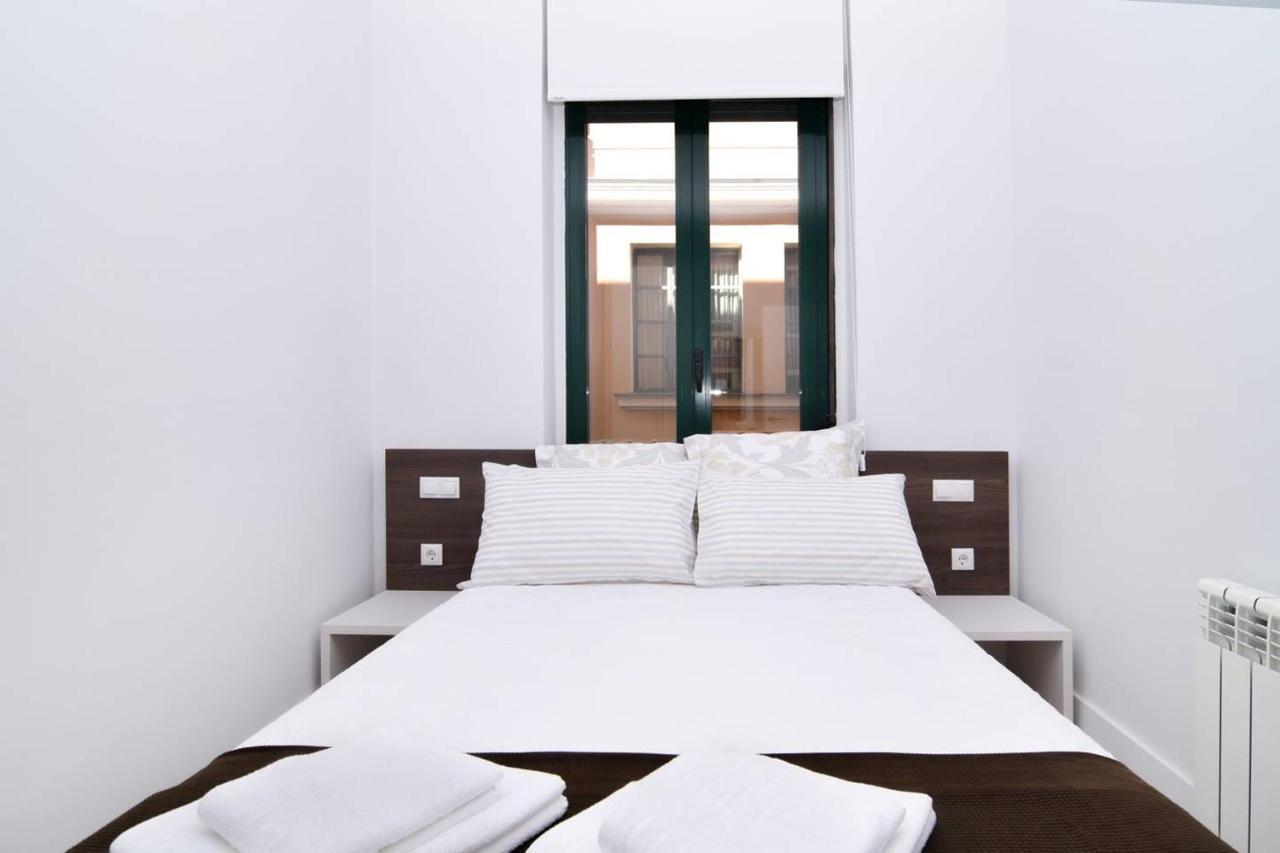 Five Windows To La Latina By Batuecas * Madri