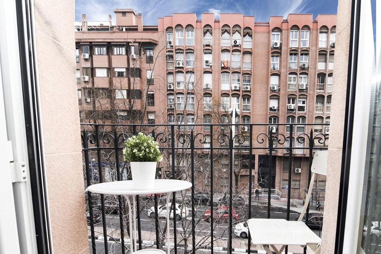 Modern In Embajadores Street By Batuecas Apartment
