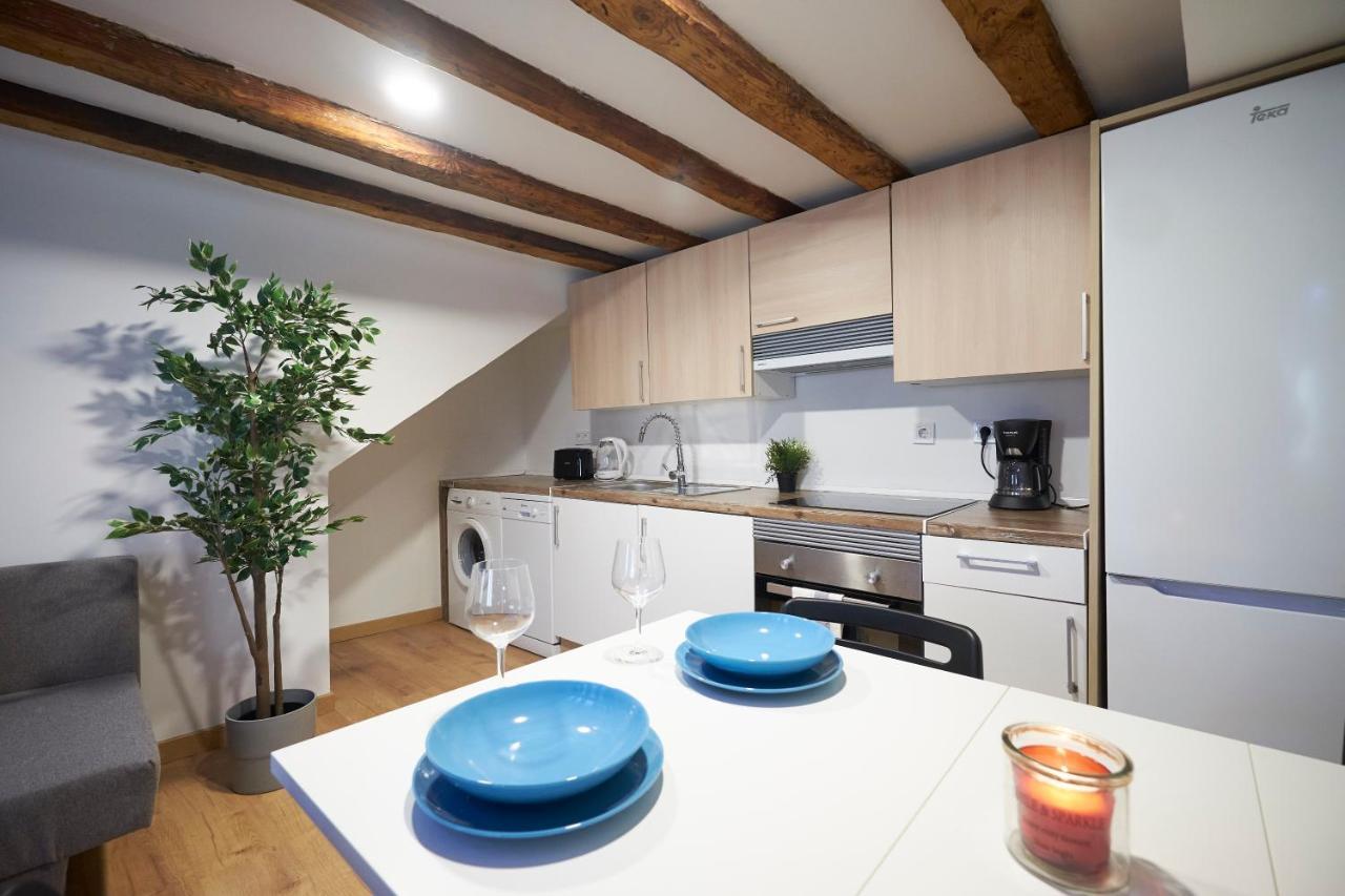 Urban Apartment *