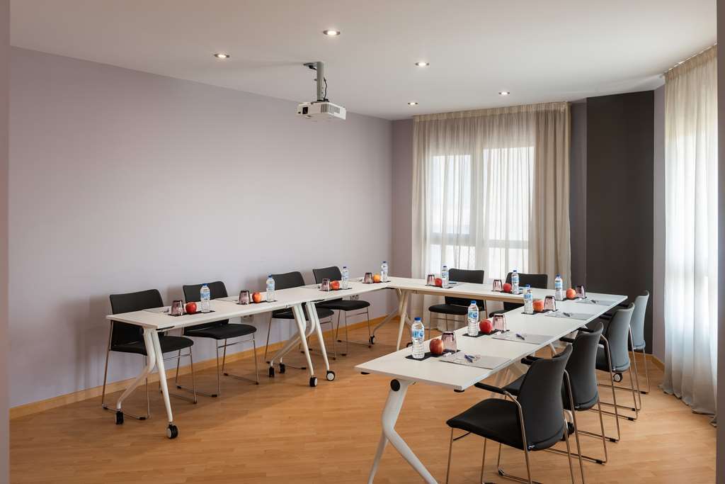 Airport Suites, Affiliated By Melia