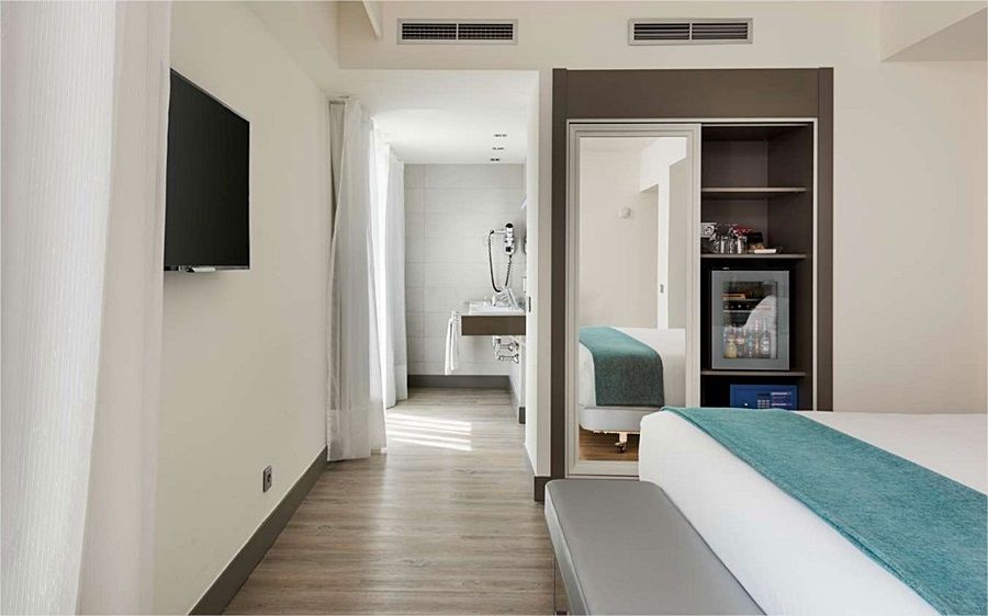 Nh Zurbano Hotel