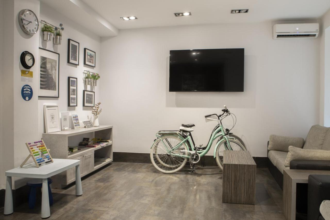 Hotel Petit Palace Tres Cruces Madri