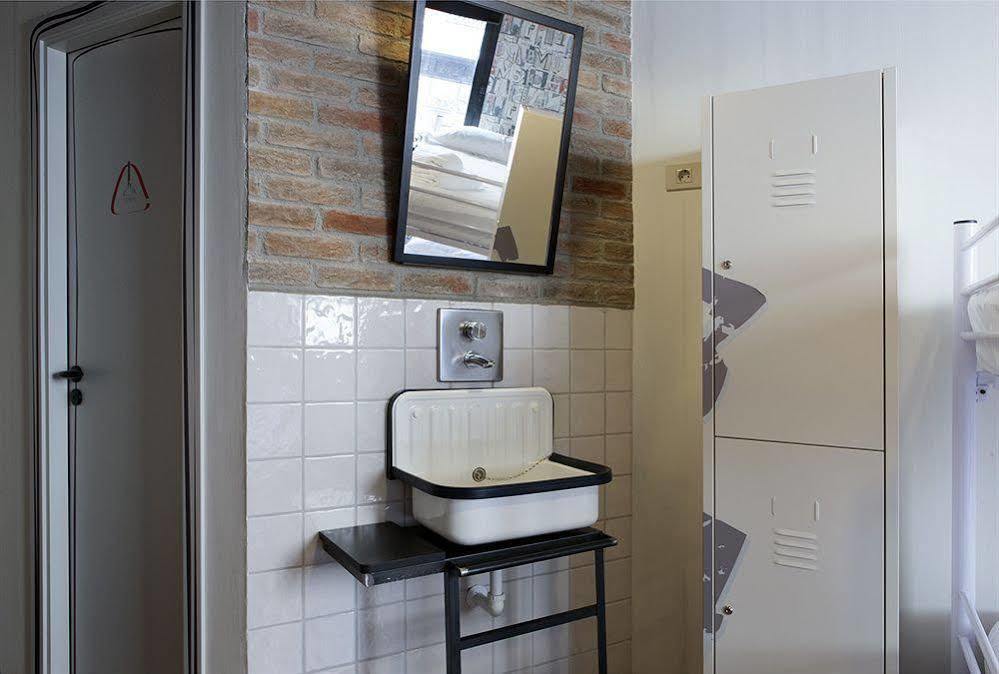 Room00 Ventura Albergue