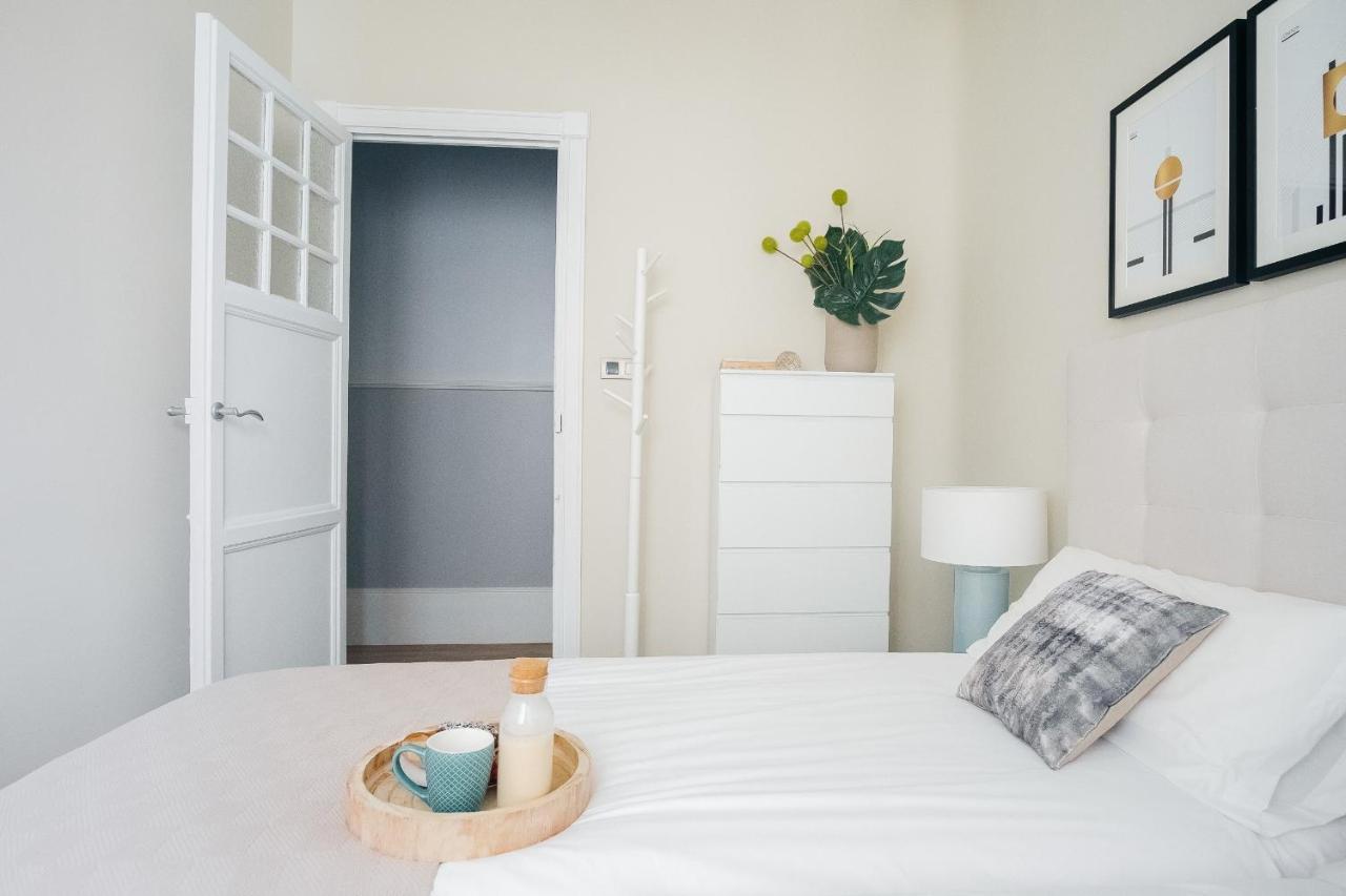 Lejlighed I Salamanca På 220 M². Soveværelser: 4. Private Badeværelser: 3. *