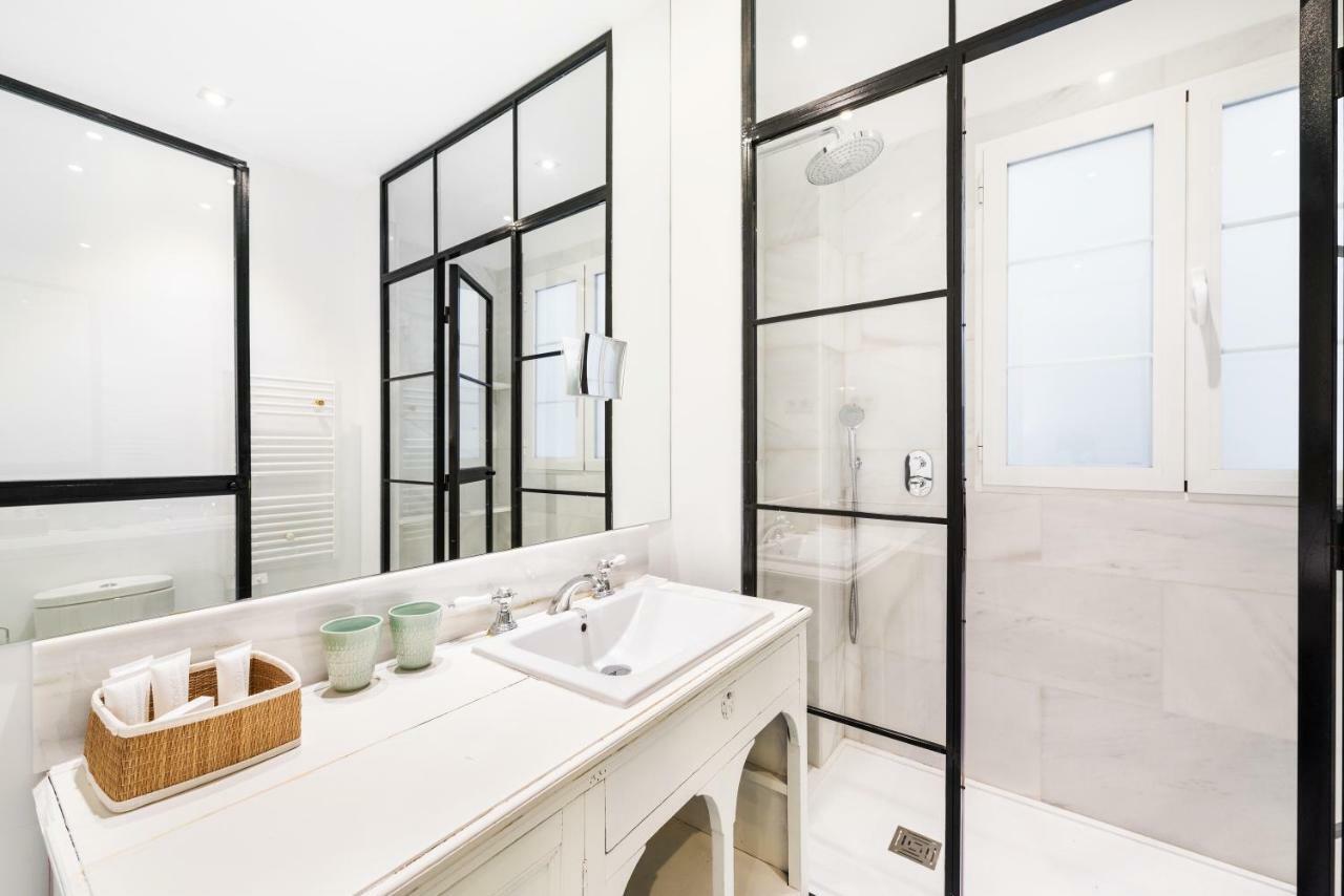 Genteel Velazquez Apartment