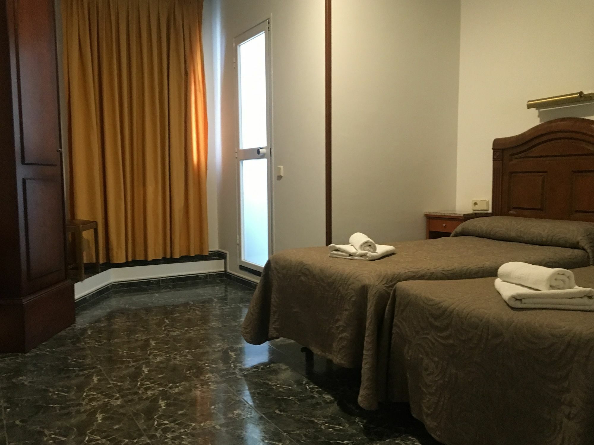 Conchita Legazpi Casa de hóspedes Madri