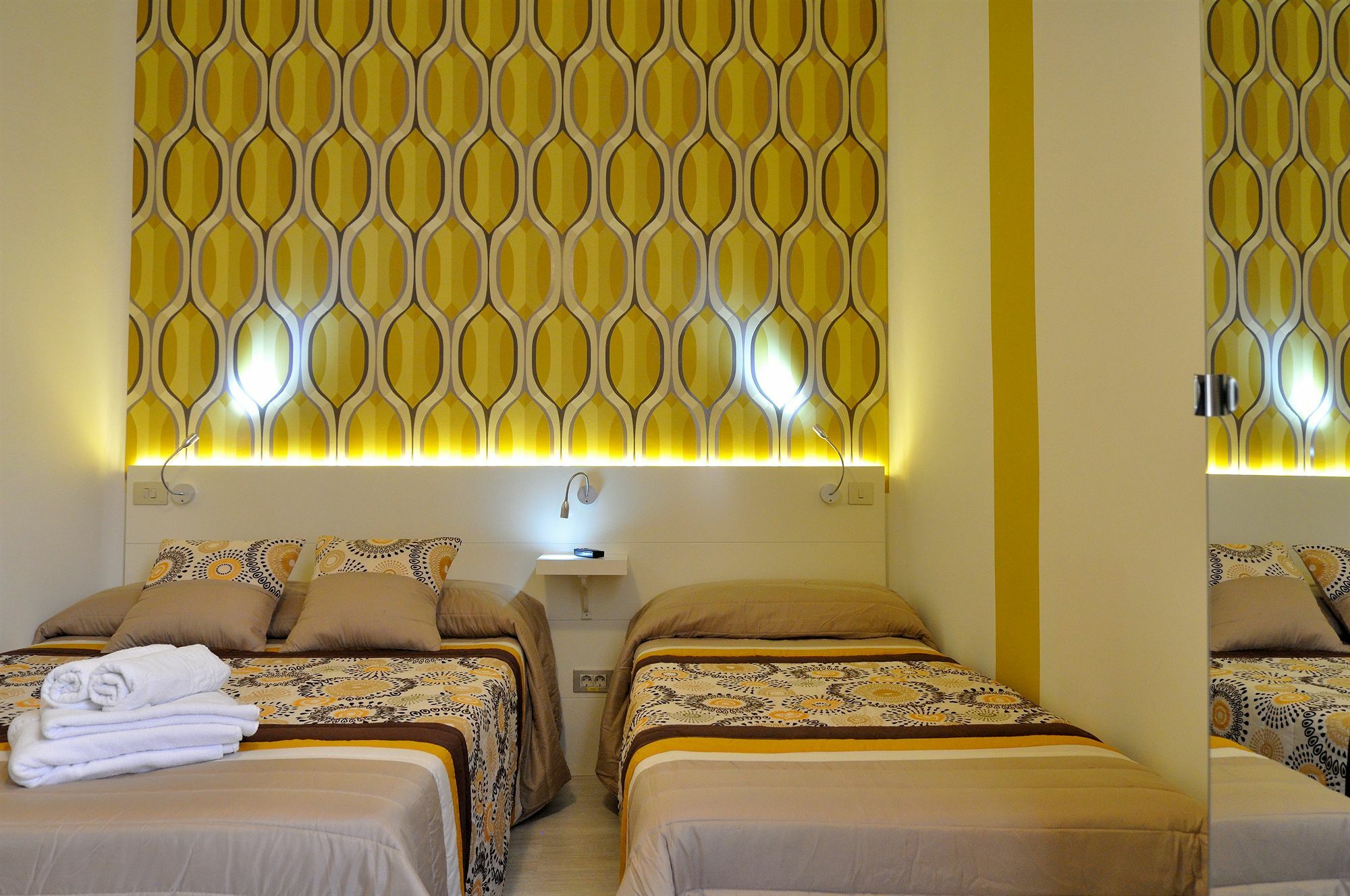 Far Plaza Mayor Hostel