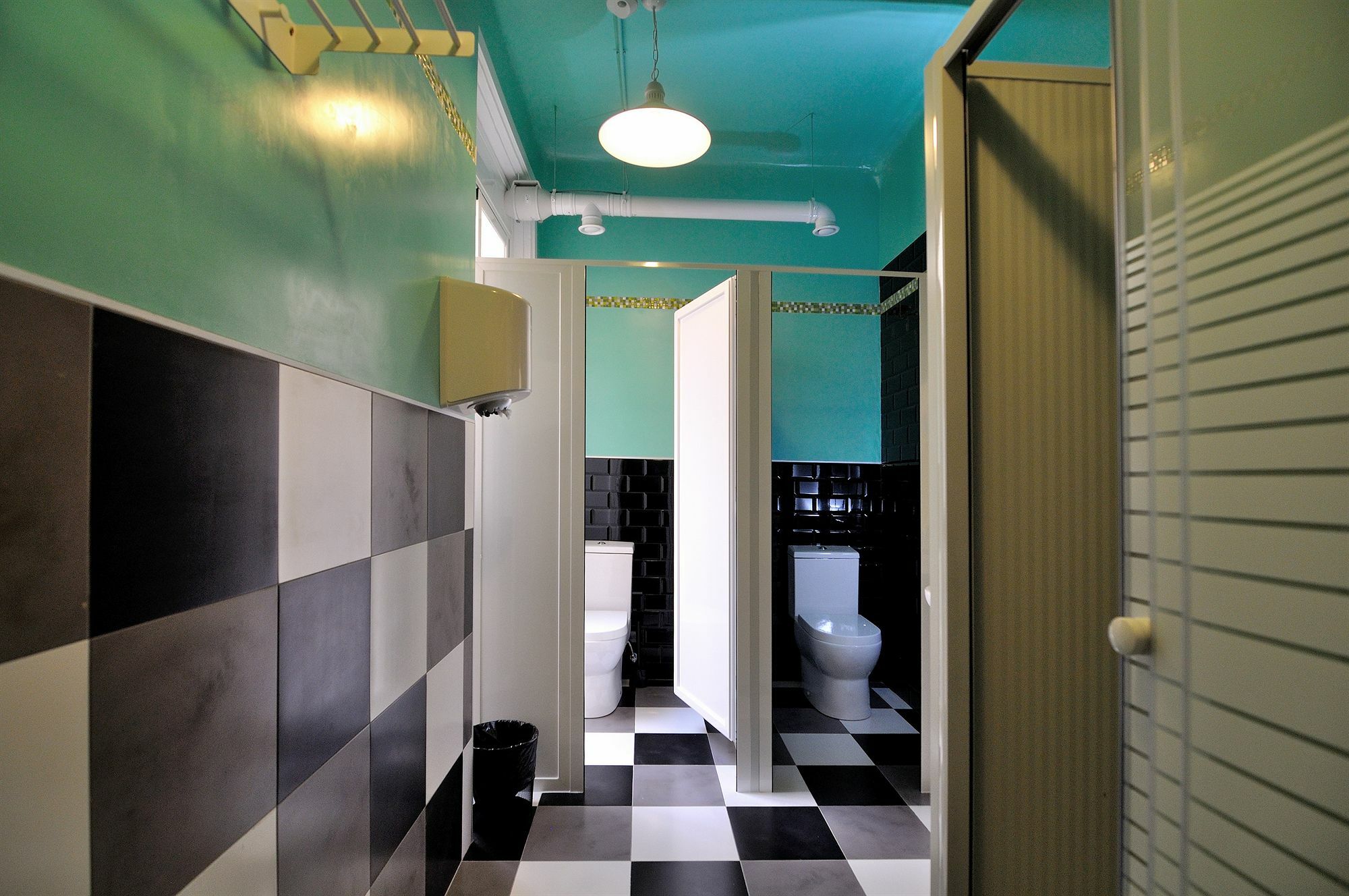 Far Plaza Mayor Hostel *
