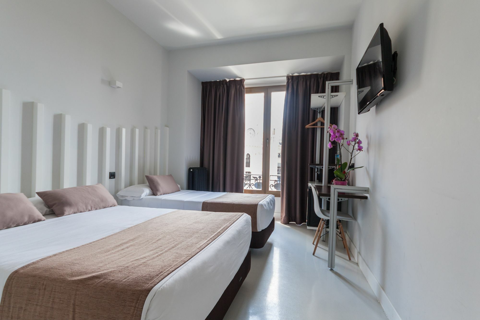 Charlotte-gran Via Albergue