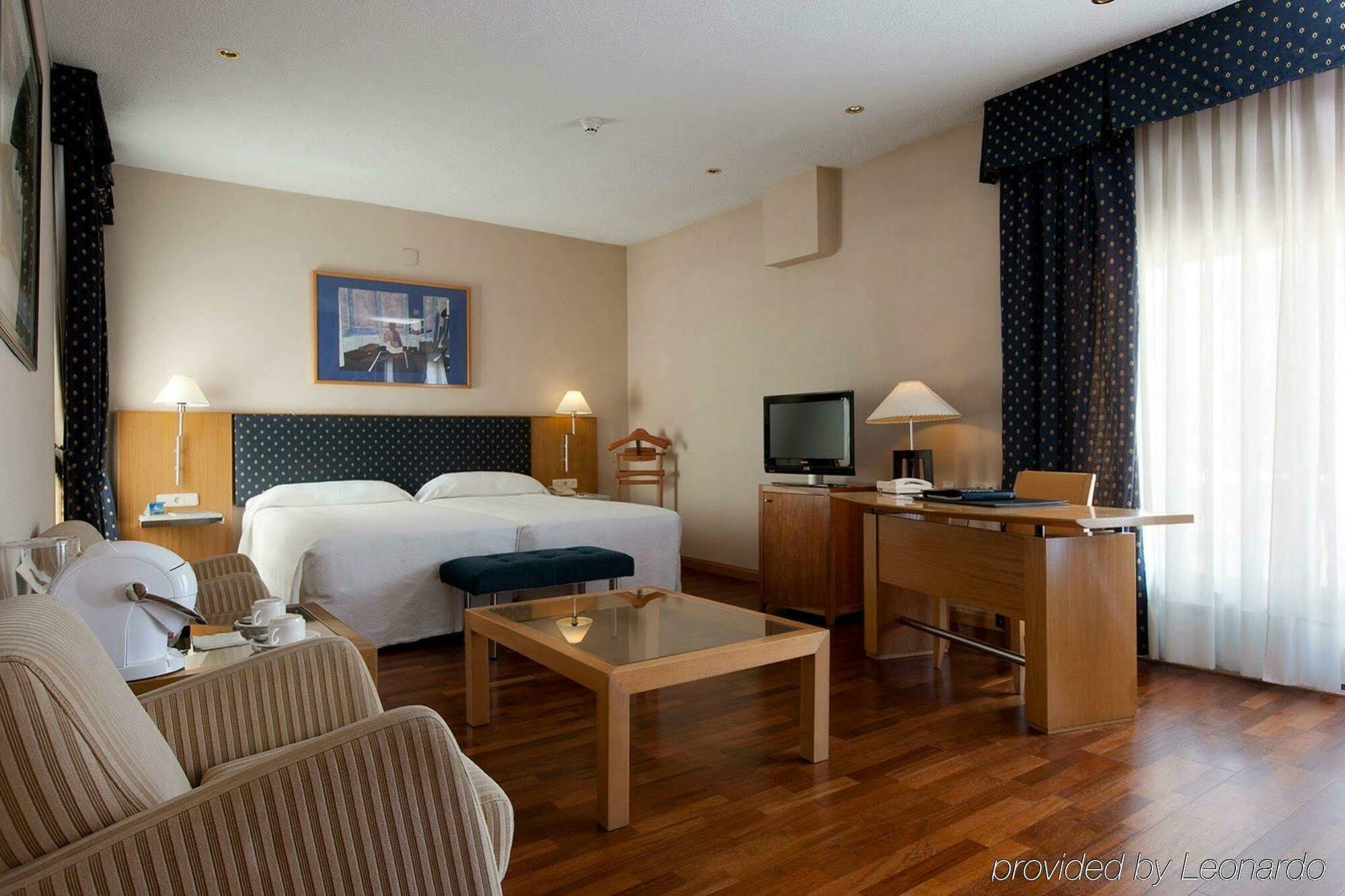 Nh Chamberi Hotel 3*