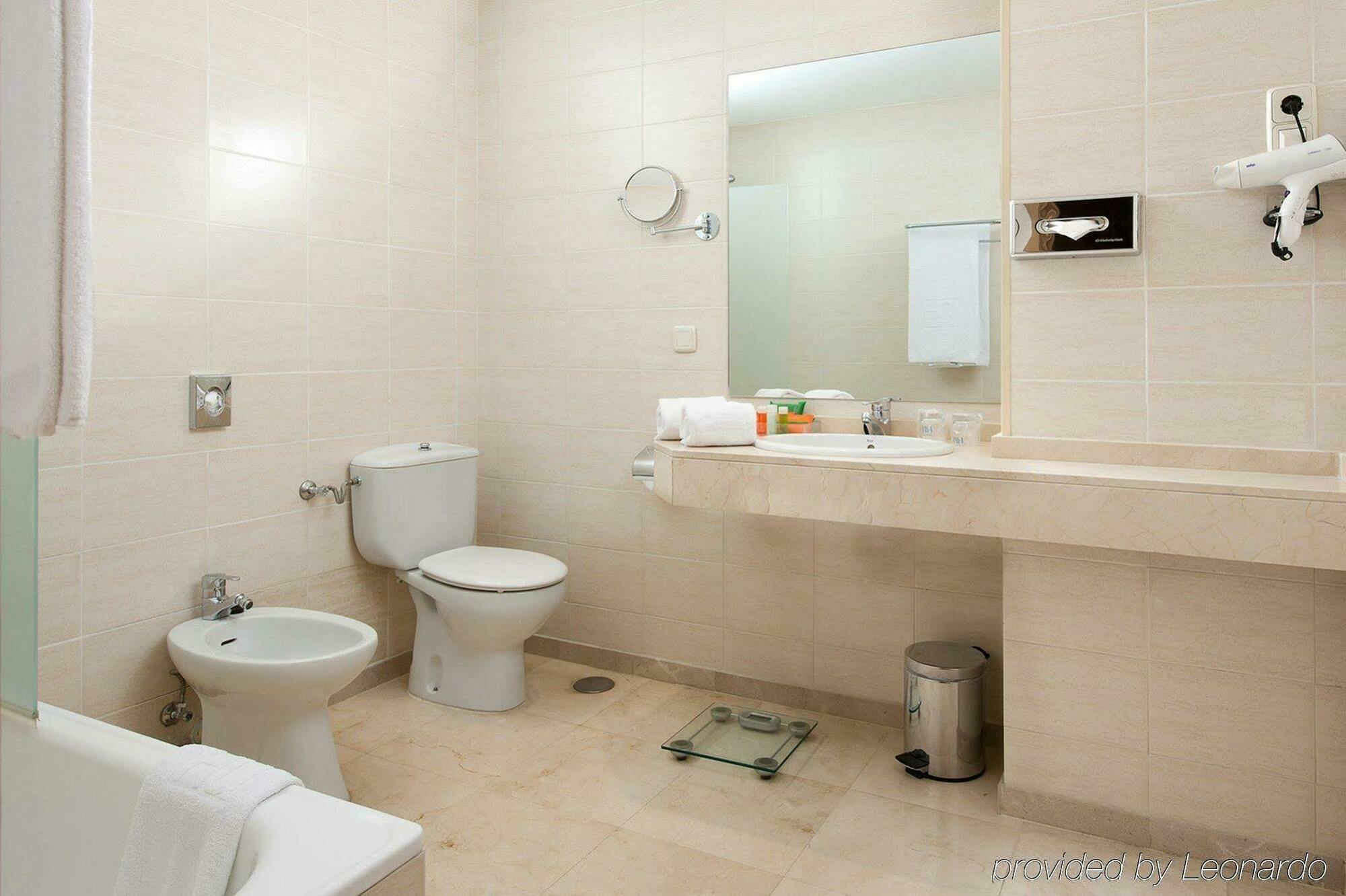 Nh Chamberi Hotel