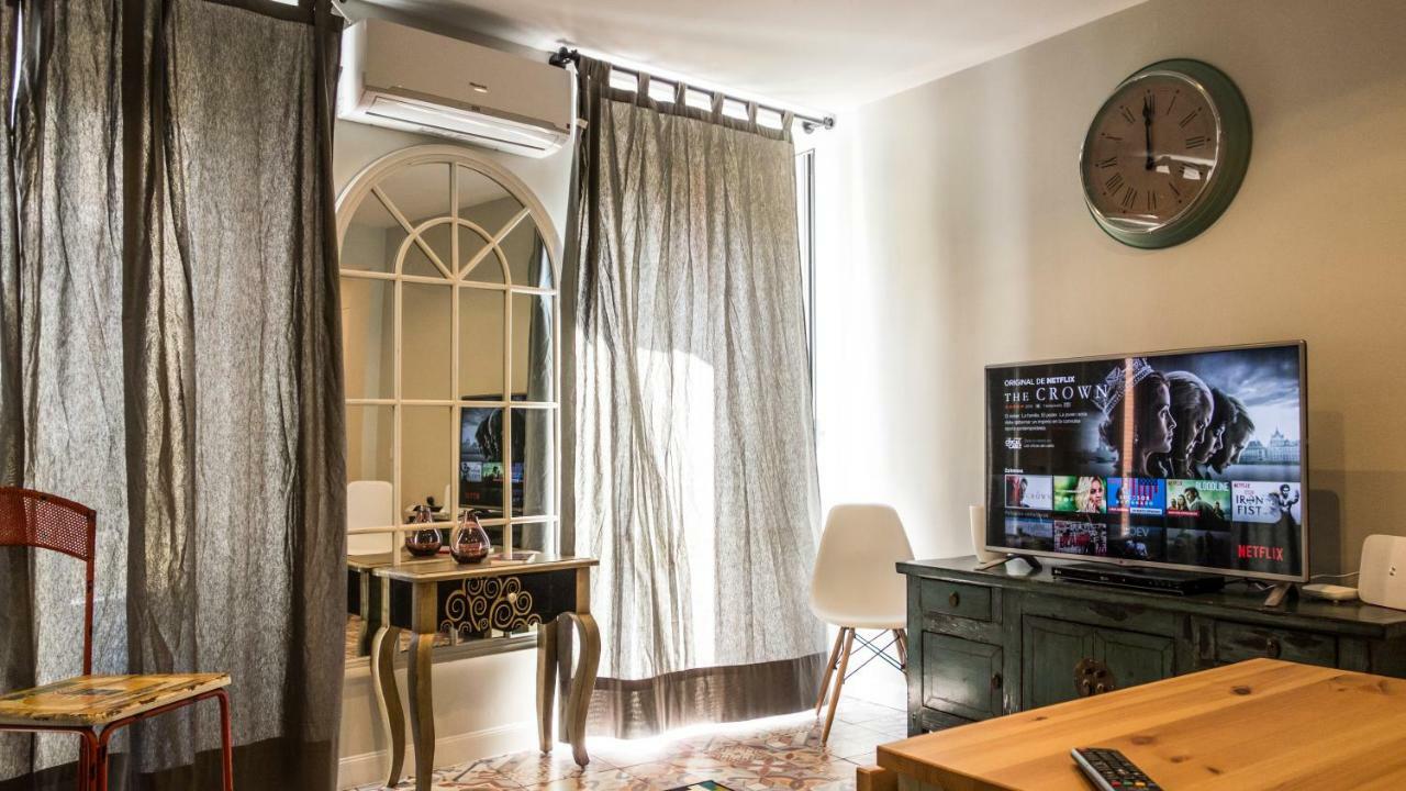 Cozy In Downtown Apartment