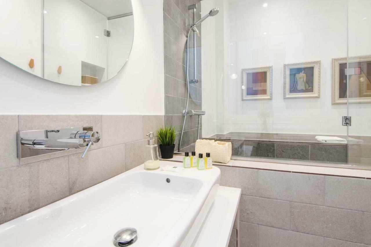 Apartment Renovated And Modern- 3bd 2bth- Anton Martin