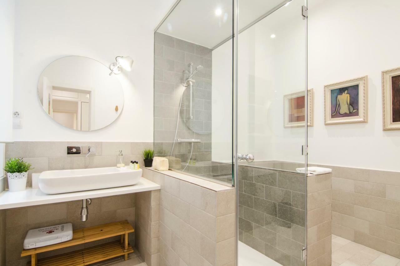 Apartment Renovated And Modern- 3bd 2bth- Anton Martin