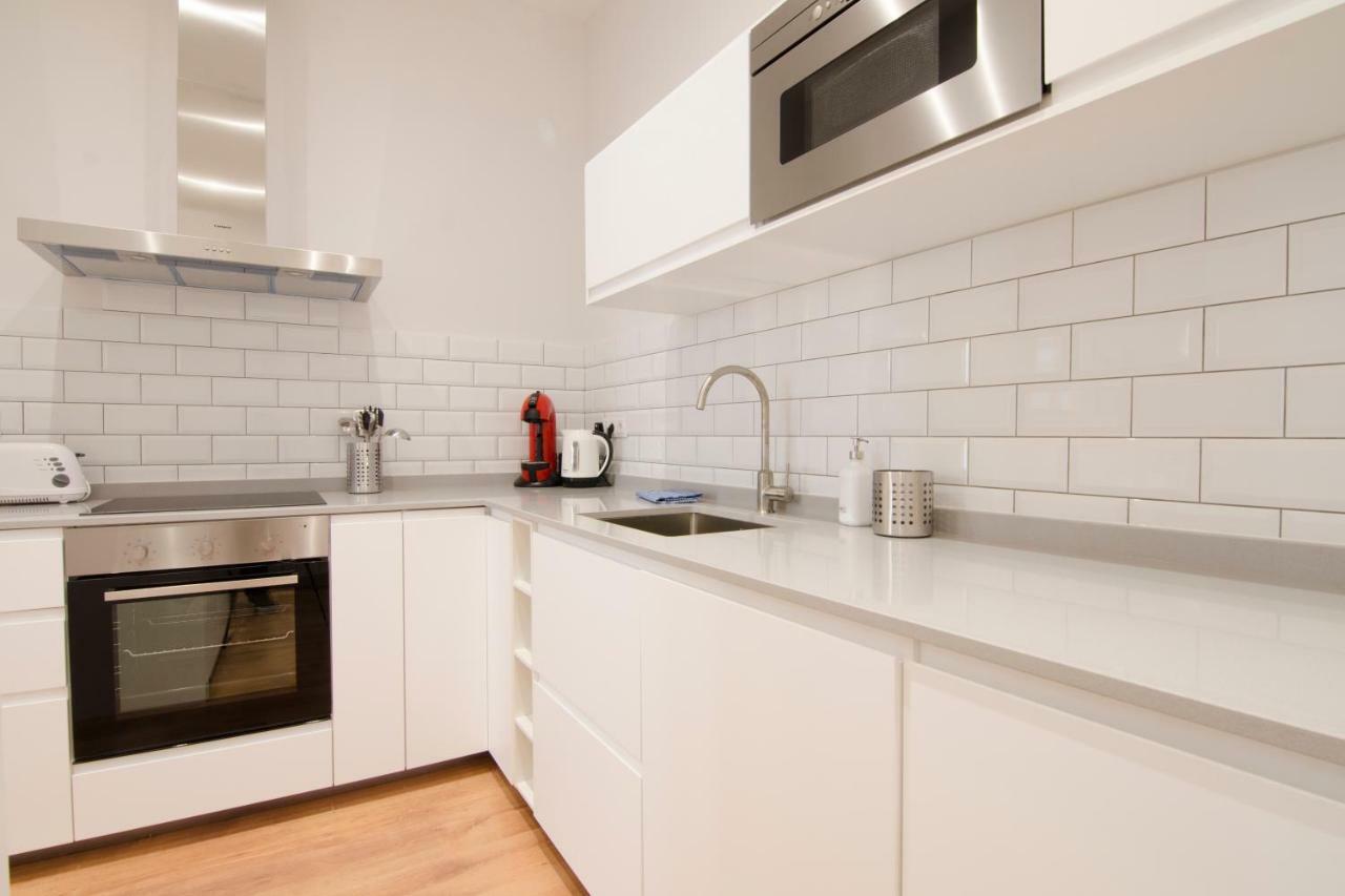 Apartment Renovated And Modern- 3bd 2bth- Anton Martin