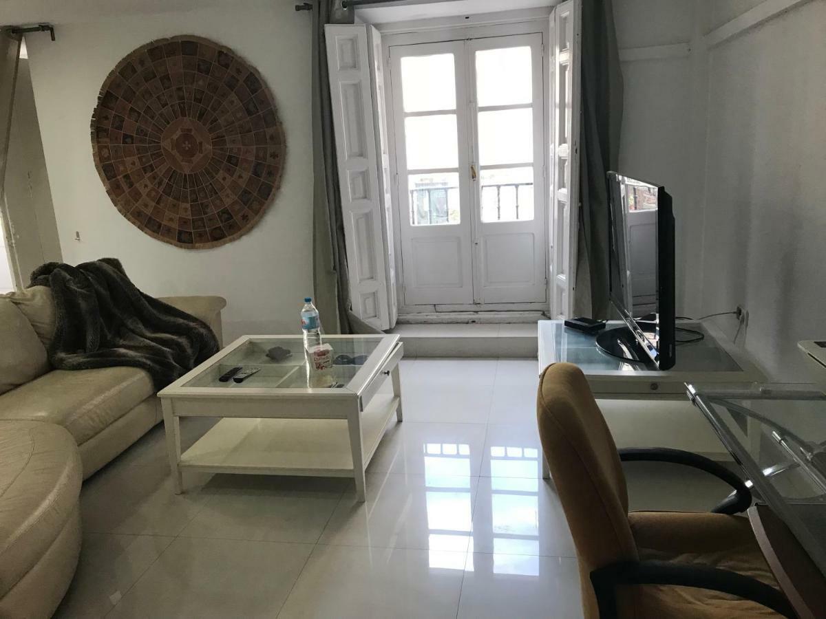 Tres Cruces Apartment *