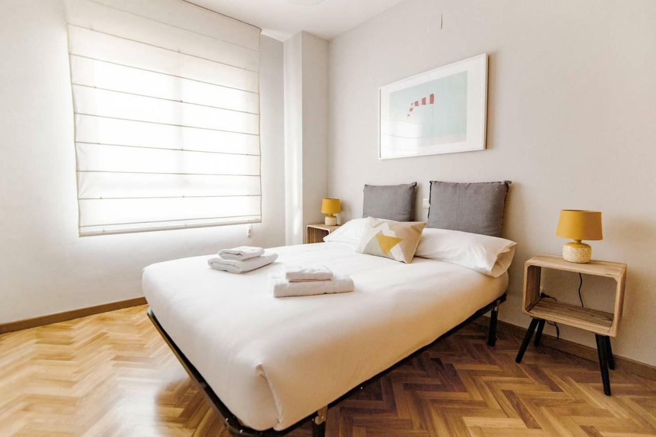 Bright Flat Parking/wanda Metropolitano/ Airport Apartment Madrid