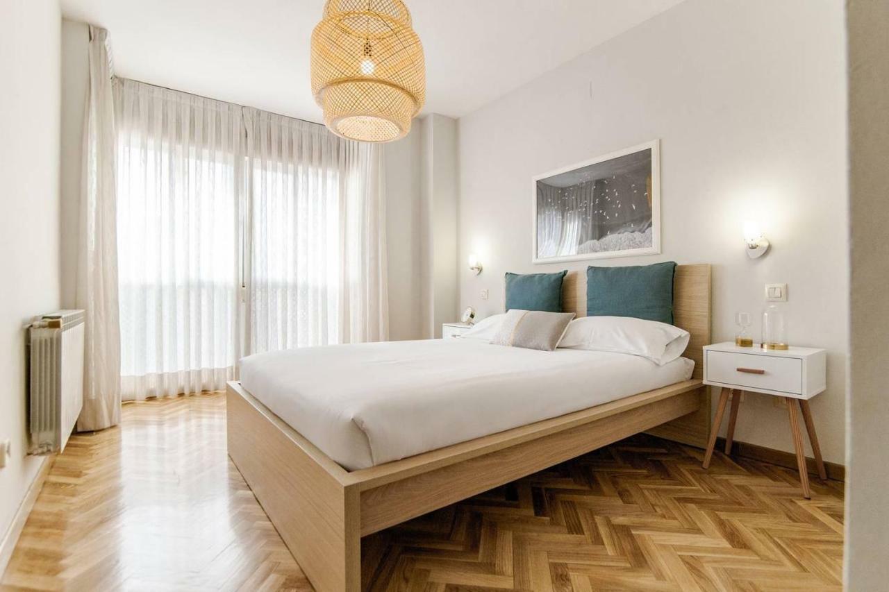 Bright Flat Parking/wanda Metropolitano/ Airport Apartment Madrid